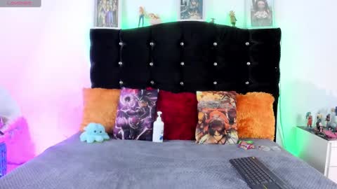 yuong soo online show from October 2025 03:04:02 AM