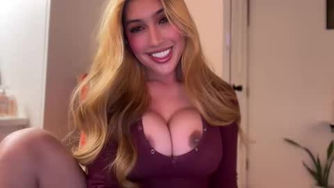 Snapshot of yurika_suckxx chatting on May 2026 02:46:01 PM GODDESS SOFIA online show from May 2026 02:46:01 PM