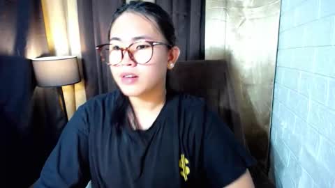 yuriyumixx_xoxo online show from November 2025 11:32:01 AM