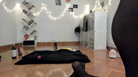 Snapshot of yury_sun chatting on December 2024 09:22:01 PM paola online show from December 2024 09:22:01 PM