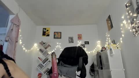 Snapshot of yury_sun chatting on December 2024 08:05:02 PM paola online show from December 2024 08:05:02 PM