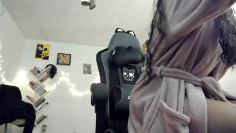 Snapshot of yury_sun chatting on January 2025 10:33:01 PM paola online show from January 2025 10:33:01 PM