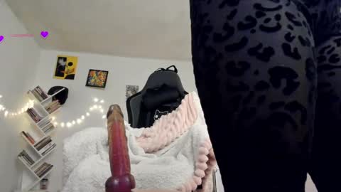 Snapshot of yury_sun chatting on March 2025 11:04:01 PM paola online show from March 2025 11:04:01 PM