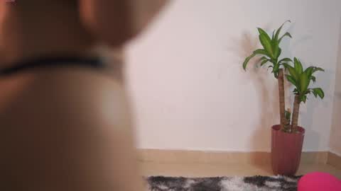 Yuyi Cam online show from November 2025 03:28:02 AM