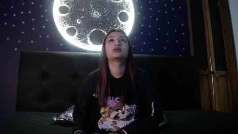 YUYIS online show from December 2025 11:51:01 AM