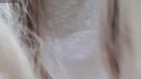 Snapshot of yviann chatting on November 2025 10:04:01 PM YviAnn online show from November 2025 10:04:01 PM