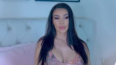 Snapshot of yviesweet chatting on December 2025 02:47:01 PM Laura online show from December 2025 02:47:01 PM