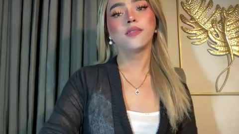 Snapshot of yvonne_guidotti chatting on December 2024 09:43:02 AM Miss Cali online show from December 2024 09:43:02 AM