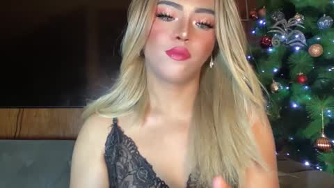 Snapshot of yvonne_guidotti chatting on December 2024 08:10:02 PM Miss Cali online show from December 2024 08:10:02 PM