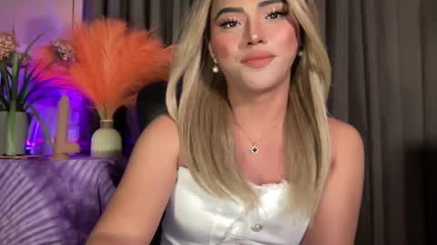 Snapshot of yvonne_guidotti chatting on January 2025 10:56:01 PM Miss Cali online show from January 2025 10:56:01 PM