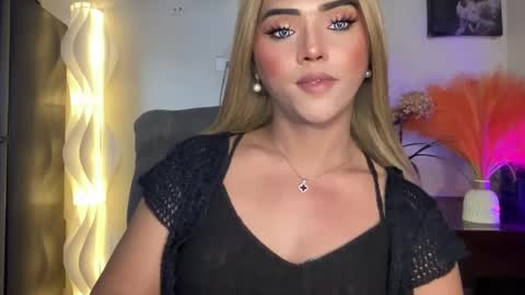 Snapshot of yvonne_guidotti chatting on January 2025 12:12:01 AM Miss Cali online show from January 2025 12:12:01 AM