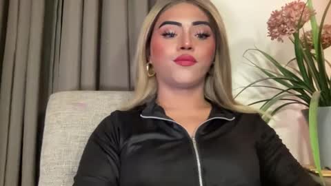 Snapshot of yvonne_guidotti chatting on February 2025 06:56:02 AM Miss Cali online show from February 2025 06:56:02 AM