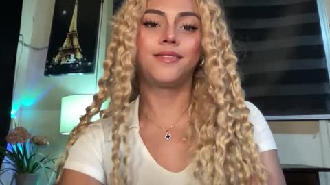 Snapshot of yvonne_guidotti chatting on October 2025 06:17:02 PM Miss Cali online show from October 2025 06:17:02 PM