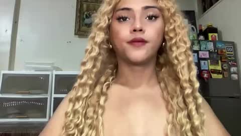 Snapshot of yvonne_guidotti chatting on October 2025 04:51:02 PM Miss Cali online show from October 2025 04:51:02 PM