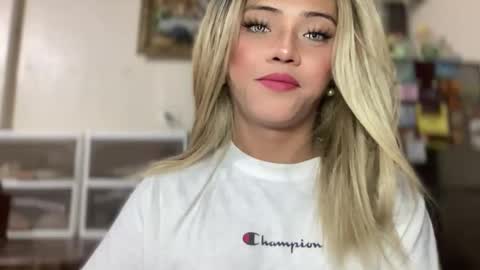 Miss Cali online show from November 2025 02:06:01 AM