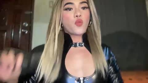 Miss Cali online show from April 2026 09:21:02 PM