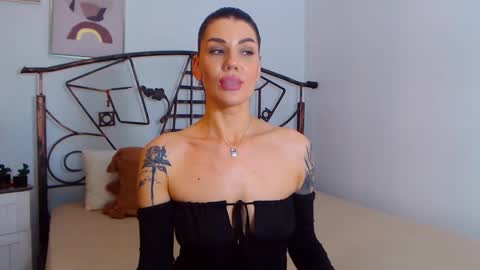 Snapshot of yvonneeverlee chatting on December 2024 11:34:02 PM I V Y online show from December 2024 11:34:02 PM