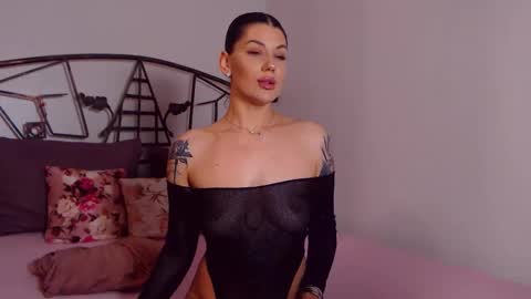 Snapshot of yvonneeverlee chatting on April 2026 09:27:01 PM I V Y online show from April 2026 09:27:01 PM