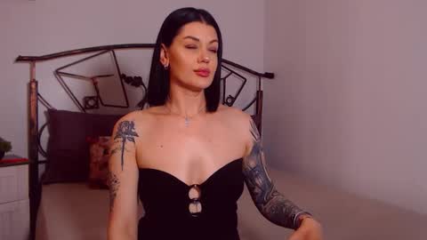 Snapshot of yvonneeverlee chatting on May 2026 07:30:02 PM I V Y online show from May 2026 07:30:02 PM