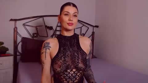 Snapshot of yvonneeverlee chatting on May 2026 08:49:02 PM I V Y online show from May 2026 08:49:02 PM