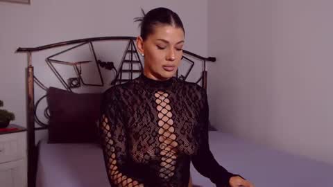 Snapshot of yvonneeverlee chatting on June 2026 07:49:01 PM I V Y online show from June 2026 07:49:01 PM