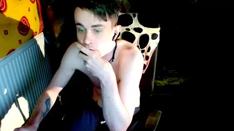 Snapshot of yyscript chatting on December 2024 12:02:01 AM online show from December 2024 12:02:01 AM