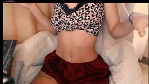 Snapshot of yzza_suave chatting on July 2026 08:29:01 AM yzza_suave online show from July 2026 08:29:01 AM