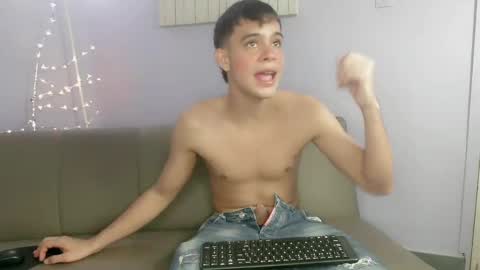 Snapshot of zacariass_ chatting on October 2025 03:50:02 AM ZACARIAS online show from October 2025 03:50:02 AM