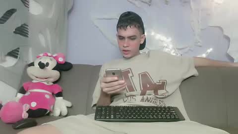 Snapshot of zacariass_ chatting on October 2025 03:32:01 AM ZACARIAS online show from October 2025 03:32:01 AM