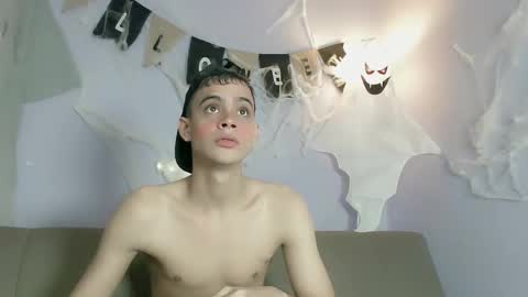 Snapshot of zacariass_ chatting on November 2025 03:19:01 AM ZACARIAS online show from November 2025 03:19:01 AM