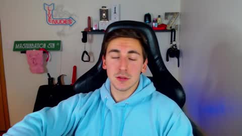 Snapshot of zach_rhyder chatting on December 2024 01:43:01 AM Zach Rhyder online show from December 2024 01:43:01 AM