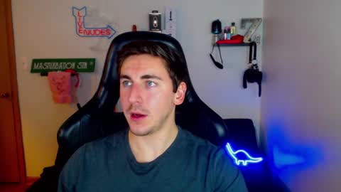 Snapshot of zach_rhyder chatting on January 2025 01:16:02 AM Zach Rhyder online show from January 2025 01:16:02 AM