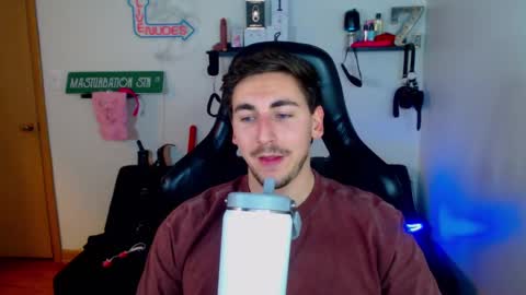 Snapshot of zach_rhyder chatting on January 2025 03:48:02 AM Zach Rhyder online show from January 2025 03:48:02 AM