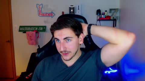 Snapshot of zach_rhyder chatting on January 2025 02:26:01 AM Zach Rhyder online show from January 2025 02:26:01 AM