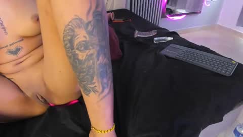 zafiro____ online show from May 2026 04:04:02 PM