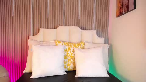 Snapshot of zafiro_cat chatting on March 2026 04:59:02 AM Zafiro online show from March 2026 04:59:02 AM