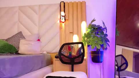 Karina  online show from September 2025 06:43:02 PM