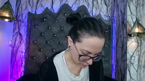   online show from September 2025 06:32:02 PM