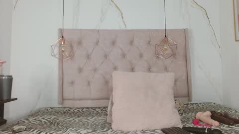 ZAMIRA online show from October 2025 04:59:02 PM