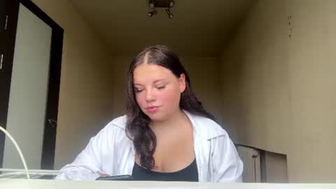 Snapshot of zanaestrin chatting on August 2026 08:28:01 AM Liana online show from August 2026 08:28:01 AM