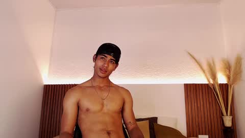 Snapshot of zander_2120 chatting on December 2024 04:52:02 PM Zander online show from December 2024 04:52:02 PM