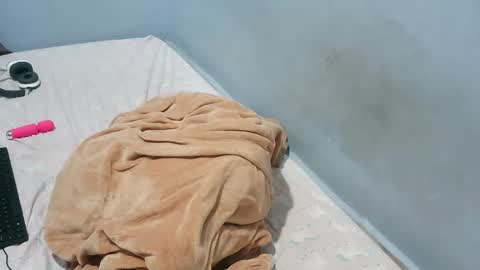 zandilez99 online show from April 2026 06:16:01 PM