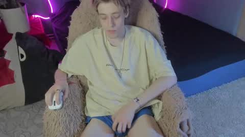 Snapshot of zane_steele chatting on March 2026 11:43:01 PM Kel online show from March 2026 11:43:01 PM