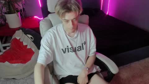 Snapshot of zane_steele chatting on March 2026 07:37:01 PM Kel online show from March 2026 07:37:01 PM