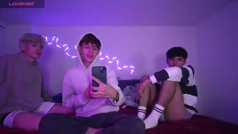 Snapshot of zanty2308 chatting on December 2024 07:39:01 AM Tiiago Mallz online show from December 2024 07:39:01 AM