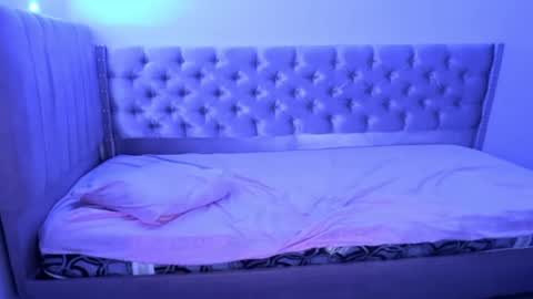 zanxley_ online show from January 2025 01:31:01 AM