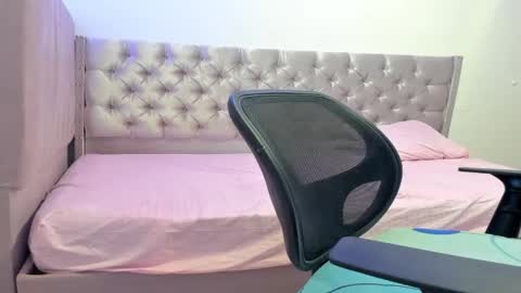 zanxley_ online show from January 2025 01:05:02 AM