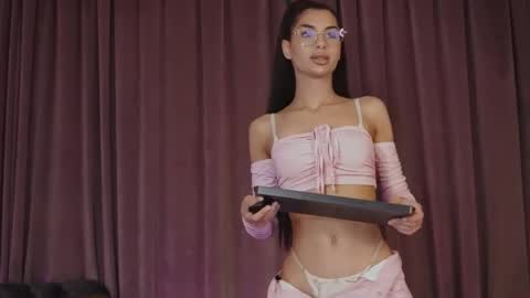 zariaavera online show from April 2026 08:39:01 PM