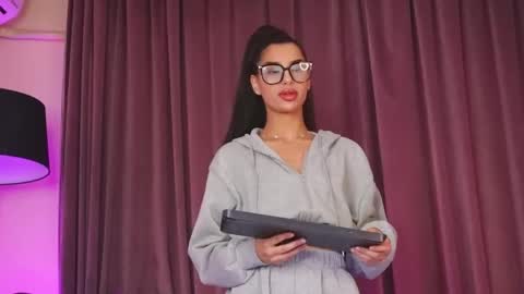zariaavera online show from May 2026 05:23:02 AM