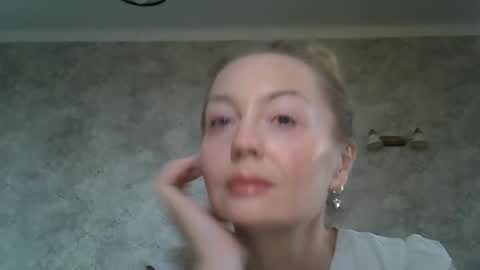 Zarina Swift online show from June 2026 07:12:01 AM